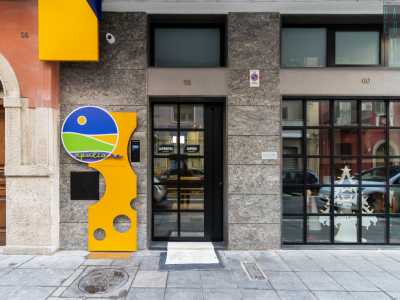 La seconda struttura si trova al civico 58 di via Garruba: si tratta dell�Apulia Re' hotel, aperto lo scorso ottobre. L�edificio in cui l�albergo ha preso posto � un palazzo di sei piani risalente agli anni �60 interamente restaurato
